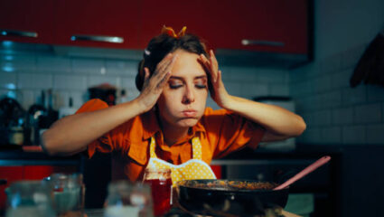 स्वयंपाक करायचा तरी कसा? ‘हा’ पदार्थ महागल्याने गृहिणींचे बजेट कोलमडले; कारण काय?