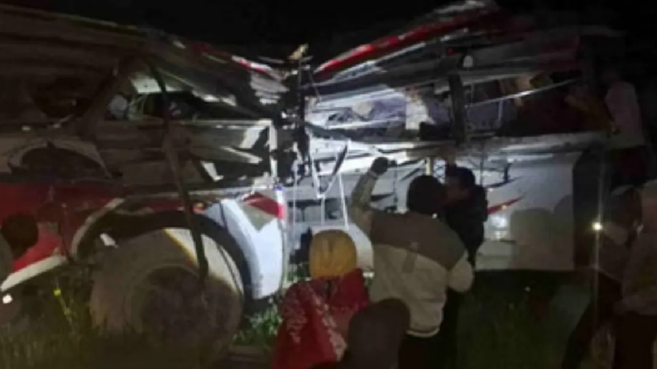 लग्न करून घरी जाताना 150 फूट दरीत बस कोसळली अन्…; उत्तराखंड-नेपाळ सीमेवर भीषण Accident