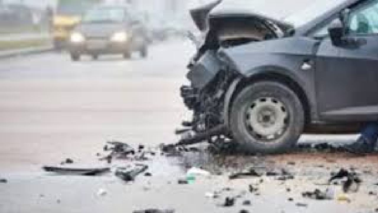 Accident News: मुंबई-गोवा महामार्गावर दुचाकी-कारचा भीषण अपघात; एक ठार तर…