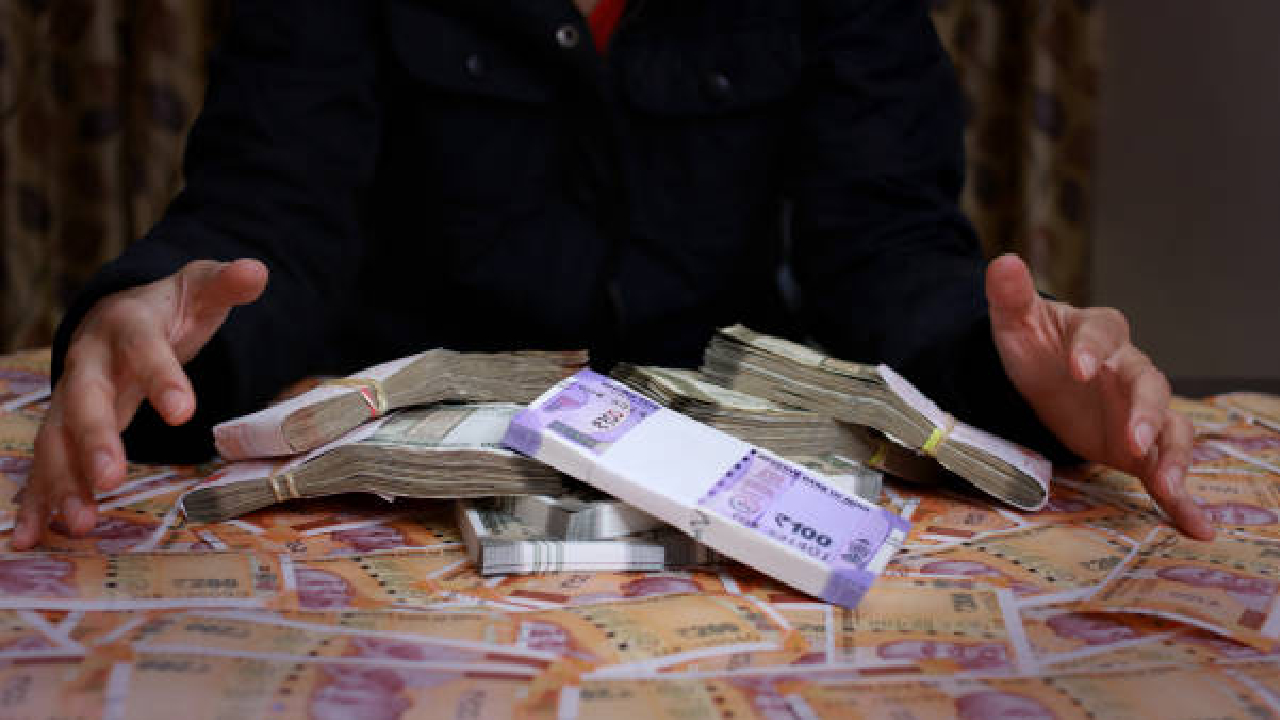 पोलीस उपनिरीक्षकाचा सहकारी ACB च्या जाळ्यात; 25 हजार रुपयांसाठी लाच घेताना टक