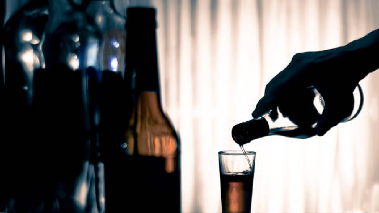 Crime News: सावर्डेमध्ये कारमधून विदेशी मद्याची अवैध वाहतूक