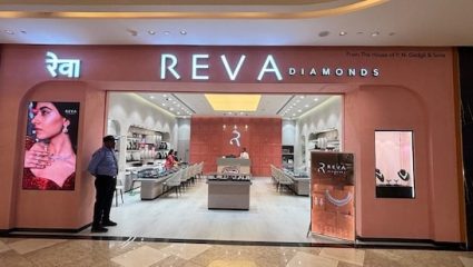 PNG Reva Diamond IPO: पीएनजीएस रेवा डायमंड ज्वेलरी लिमिटेडचा आयपीओ बाजारात चमकला; १५ नव्या दालनांकडे वाटचाल