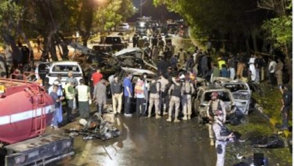 पाकिस्तानच्या कराचीत सिलेंडरचा भीषण स्फोट; मोठ्या स्फोटानंतर तीन मजली इमारतच कोसळली, 16 जणांचा मृत्यू