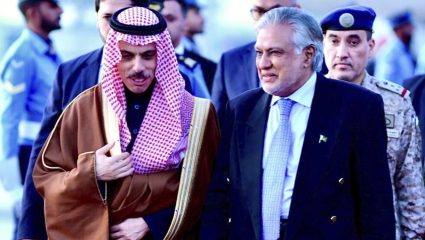 Pak-Afghan War: पाकिस्तानी सैन्य कामचुकार! तालिबानकडून हारून गेले ‘या’ मुस्लिम राष्ट्रांच्या पाया पडायला; केली युद्धबंदीची विनंती