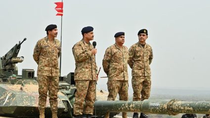Pak-Afg War: ‘असीम मुनीर अमेरिकेच्या इशाऱ्यावर नाचणारा…’ सोशल मीडियावर जनतेकडून पाकिस्तानी लष्कराची खरडपट्टी