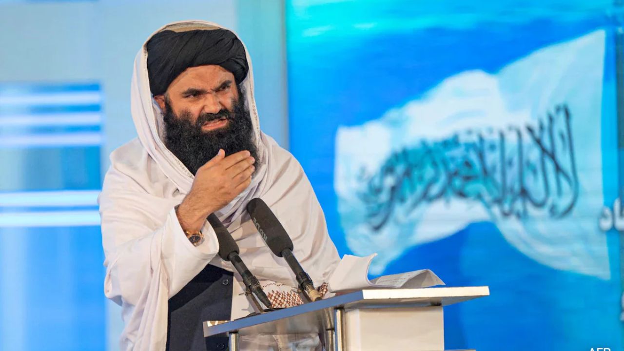 Pak-Afghan War : भारताने पाकिस्तानला सुनावलं अन् तालिबाननेही उपसली हत्यारं; ‘त्या’ एका व्हिडिओने सीमेवर रणकंदन