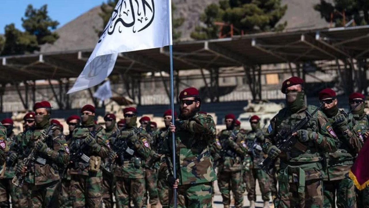 Pak VS Taliban: ड्युरंड रेषेवर रक्तपात! पाकिस्तानच्या ‘लज्जास्पद’ कृत्यावर तालिबानचा थेट युद्धाचा कॉल; भारतानेही सोडले टीकास्त्र