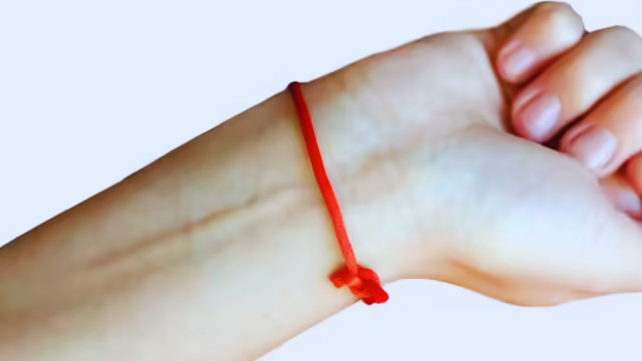 Palmistry: पुरुष आणि स्त्रियांच्या हातावरील या 3 रेषा दर्शवतात संपत्ती आणि आनंद