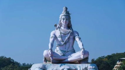 Pradosh Vrat 2026: साडेसाती आणि धैय्यापासून मुक्ती मिळविण्यासाठी शनि प्रदोष व्रताच्या दिवशी करा ‘हे’ उपाय