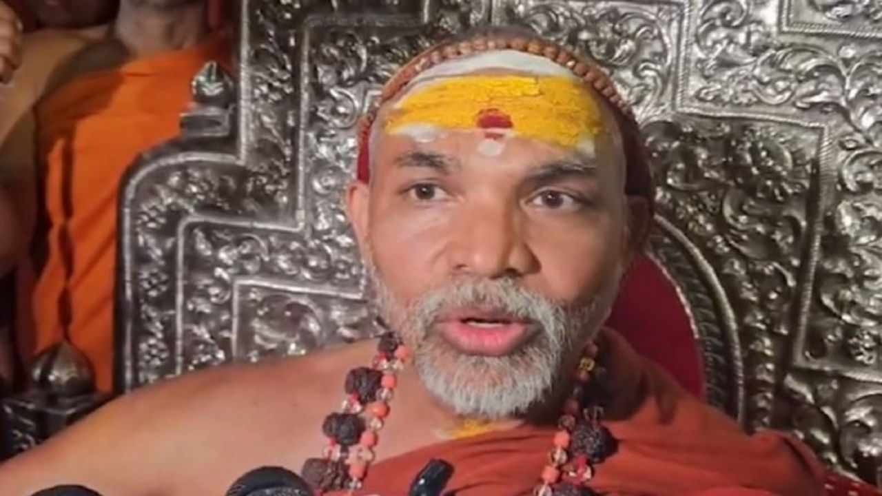 अविमुक्तेश्वरानंद यांच्या अडचणींमध्ये वाढ; लैगिंक शोषण प्रकरणी वाराणसी आश्रमात पोलिसांचा फौजफाटा