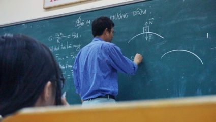 सार्वजनिक विद्यापीठांतील प्राध्यापक भरतीसाठी कार्यपद्धती जाहीर; UGC निकषांवर आधारित भरती