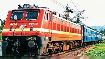 Railway Recruitment : पश्चिम रेल्वेकडून ५ हजार ३४९ जागांसाठी मेगा भरती; दहावी आणि ITIमधील गुणांच्या आधारे होणार निवड
