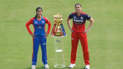 DC vs RCB, WPL 2026 Final : अंतिम रणसंग्रामाला सुरुवात! RCB चा दुसऱ्या जेतेदावर डोळा; TOSS जिंकून गोलंदाजीचा निर्णय 