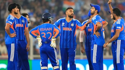 IND vs NED, T20 World Cup 2026 : अहमदाबादमध्ये भारतच ठरला ‘किंग! नेदरलँड्स 17 धावांनी उडवला धुव्वा; चक्रवर्तीच्या 3 विकेट्स 