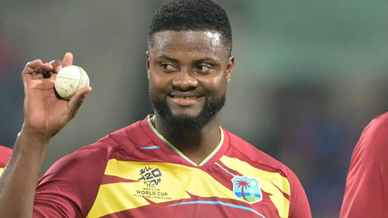 WI vs SCO :एकाच षटकात 4 विकेट्स! रोमारियो शेफर्डचा T20 WC हॅटट्रिक घेत मोठा कारनामा! WI साठी ‘ही’ कामगिरी करणारा पहिलाच गोलंदाज