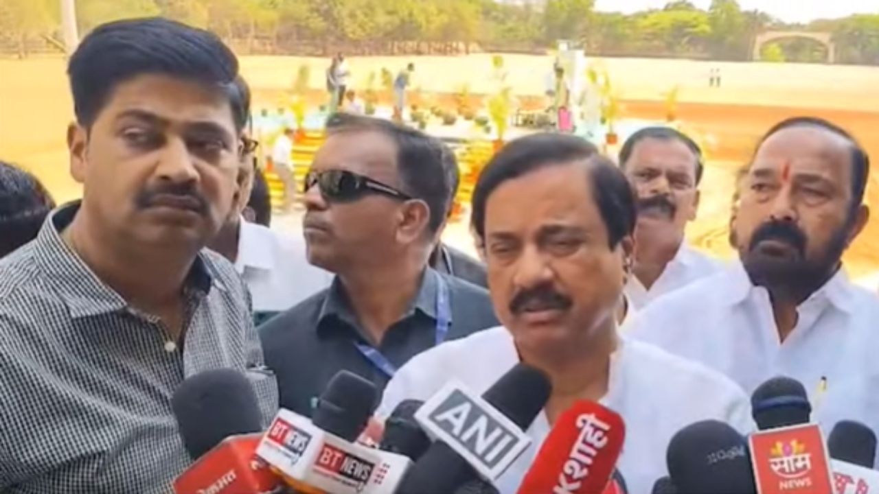 Sunil Tatkare On Rohit Pawar : भाजपकडे तिकीट मागायला कोण गेलं होतं? तटकरेंची रोहित पवारांवर टीका