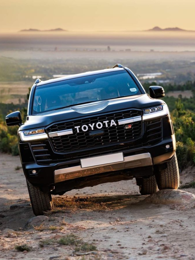 Toyota ने ‘या’ 4 कारची किंमत वाढवली, ग्राहकांना धक्का