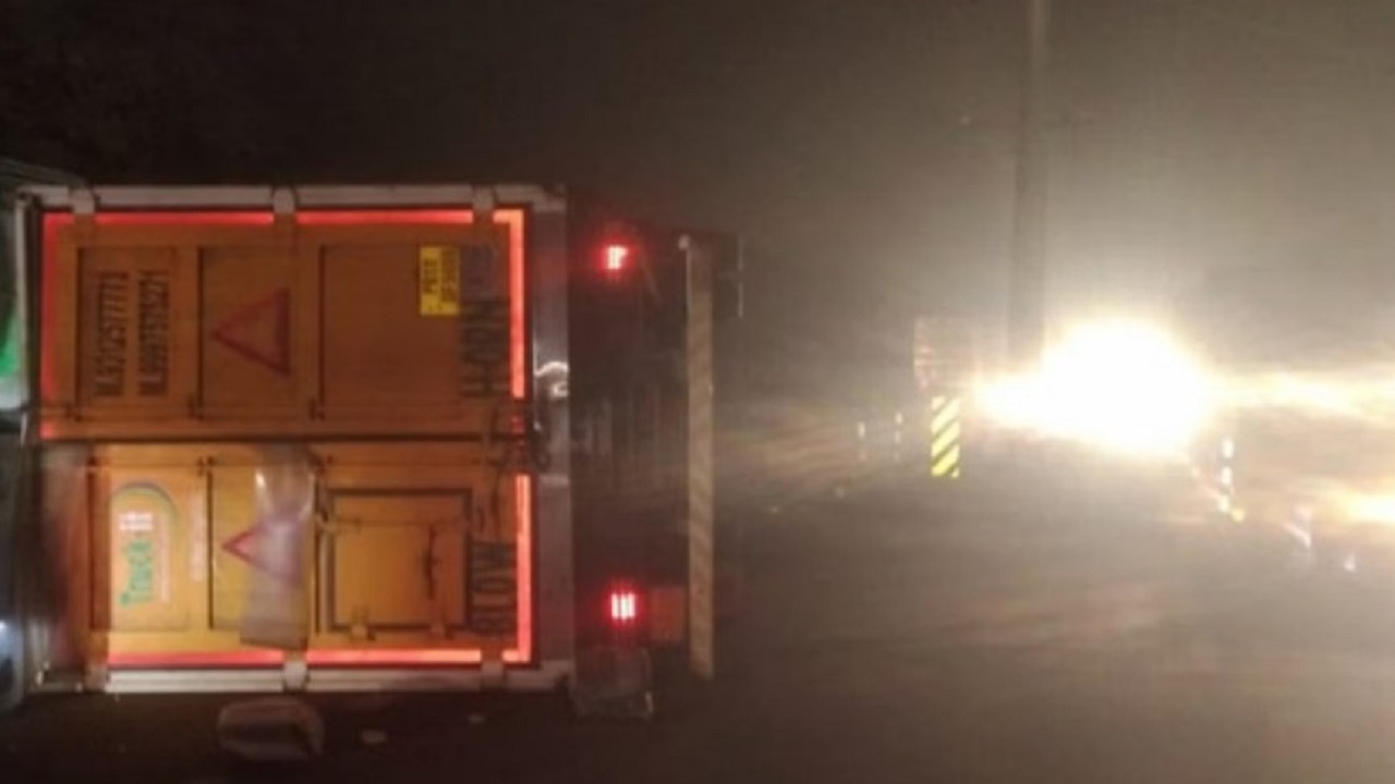 उत्तर प्रदेशच्या उन्नावमध्ये भीषण अपघात; भरधाव ट्रकची वाहनांना धडक, दोन चिमुकल्यांसह चौघांचा मृत्यू