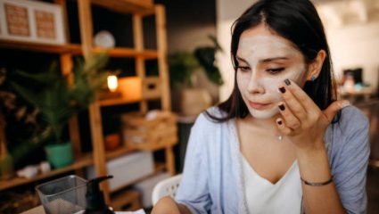 उन्हामुळे चेहऱ्यावर वाढलेले टॅनिंग होईल कायमचे गायब! किचनमधील ‘या’ पदार्थांचा वापर केल्यास त्वचा होईल देखणी