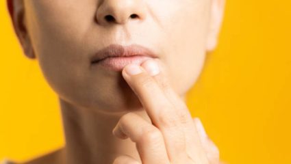 ओठांजवळील निस्तेज झालेली त्वचा पुन्हा एकदा सुंदर करण्यासाठी ‘हे’ घरगुती उपाय ठरतील फायदेशीर, टॅन होईल कमी