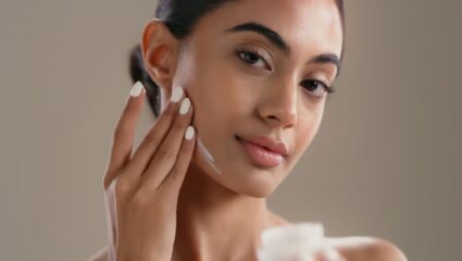 चेहऱ्यावरील सुरकुत्या कायमच्या होतील गायब! एक चमचा तुपाचा ‘या’ पद्धतीने करा वापर, त्वचा होईल तेजस्वी