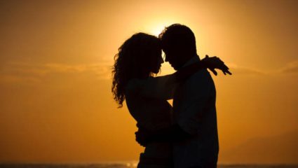 Hug Day 2026: एका मिठीत व्यक्त करा सगळं प्रेम….! हग डे निमित्त प्रियकराला पाठवा मराठमोळ्या शुभेच्छा, नात्यांमध्ये वाढेल प्रेम