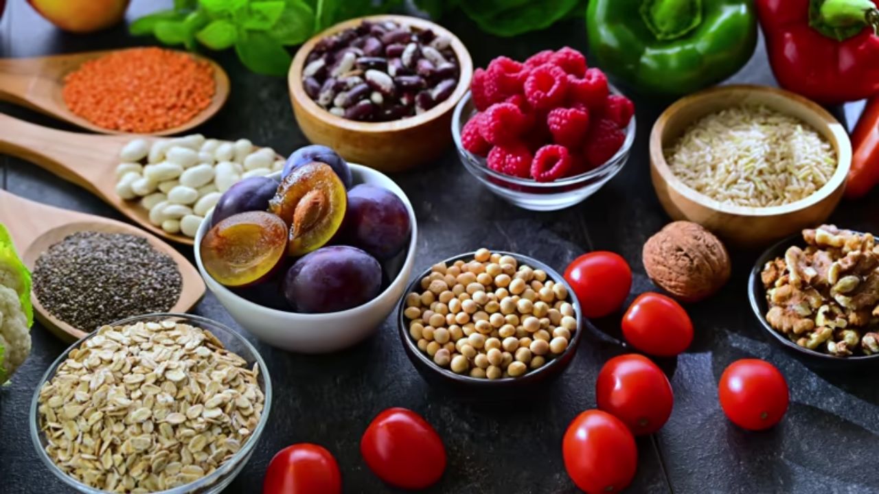 दुपारच्या जेवणात चिकन, मासे, कडधान्य किंवा ब्राउन राईस, सॅलड इत्यादी पौष्टिक पदार्थांचे सेवन करते. याशिवाय रोजच्या आहारात हिरव्या पालेभाज्यांचे सुद्धा सेवन करते.