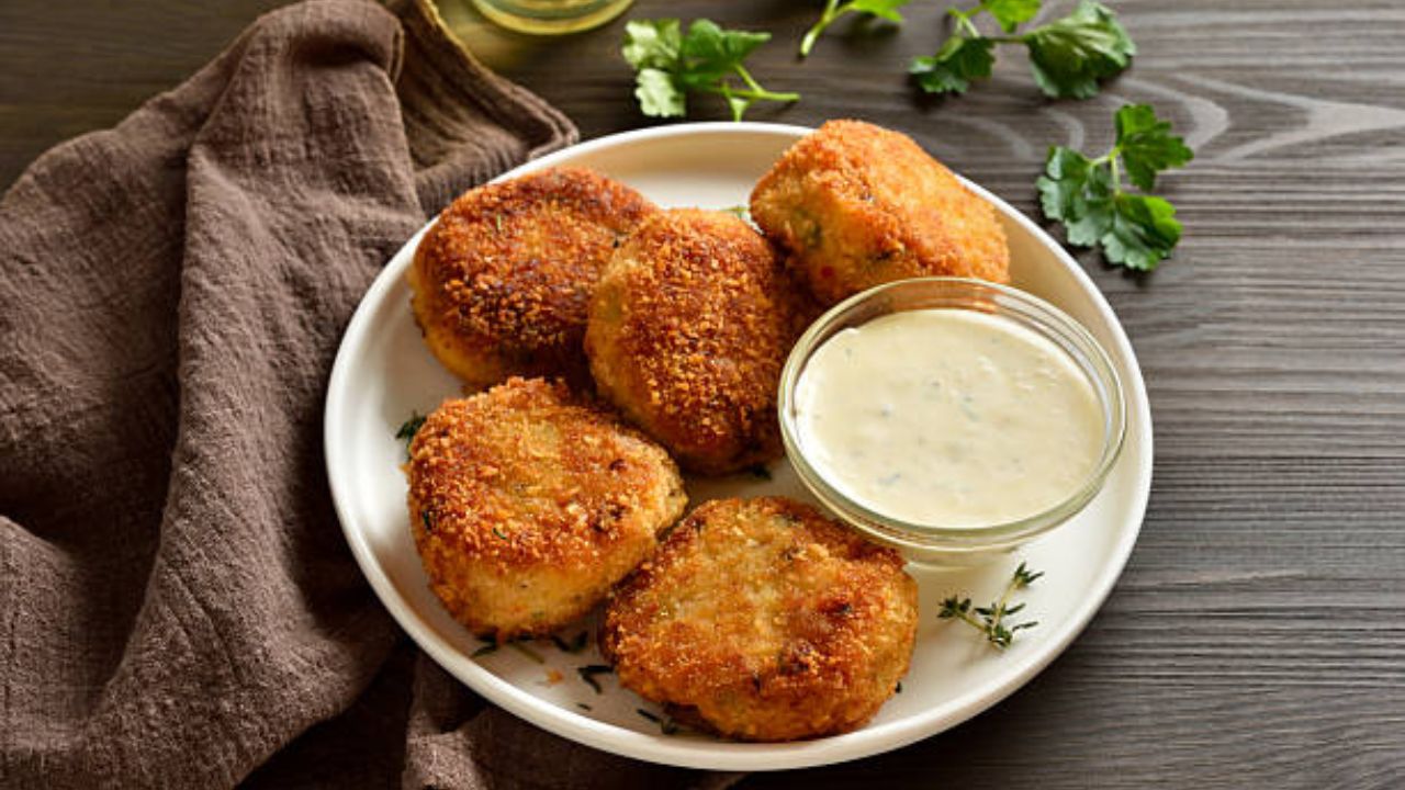 फ्लॉवरची भाजी खायचा कंटाळा आला असेल तर १० मिनिटांमध्ये बनवा कुरकुरीत वडा, लहान मुलं खातील आवडीने