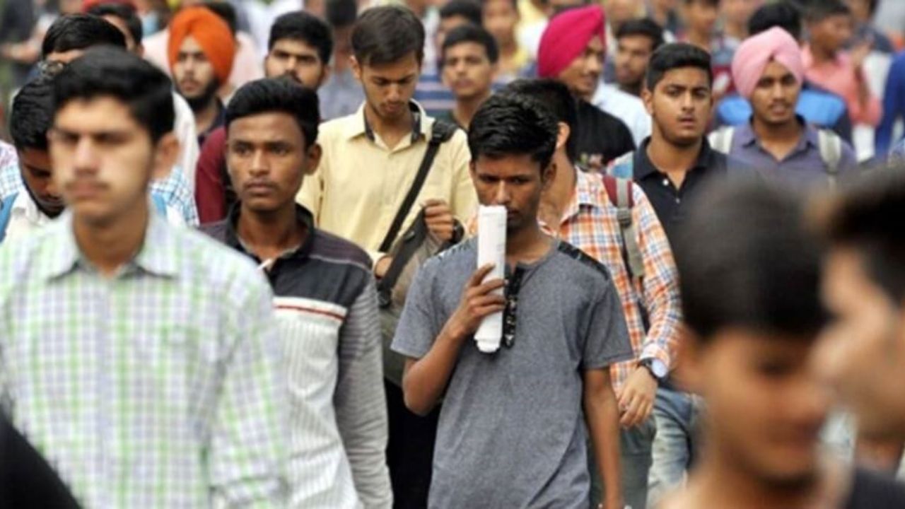 Unemployment Rate 2026: देशातील बेरोजगारी दरात ५ टक्क्यांपर्यंत किरकोळ वाढ; हिवाळ्यातील हंगामी घटकांचा परिणाम