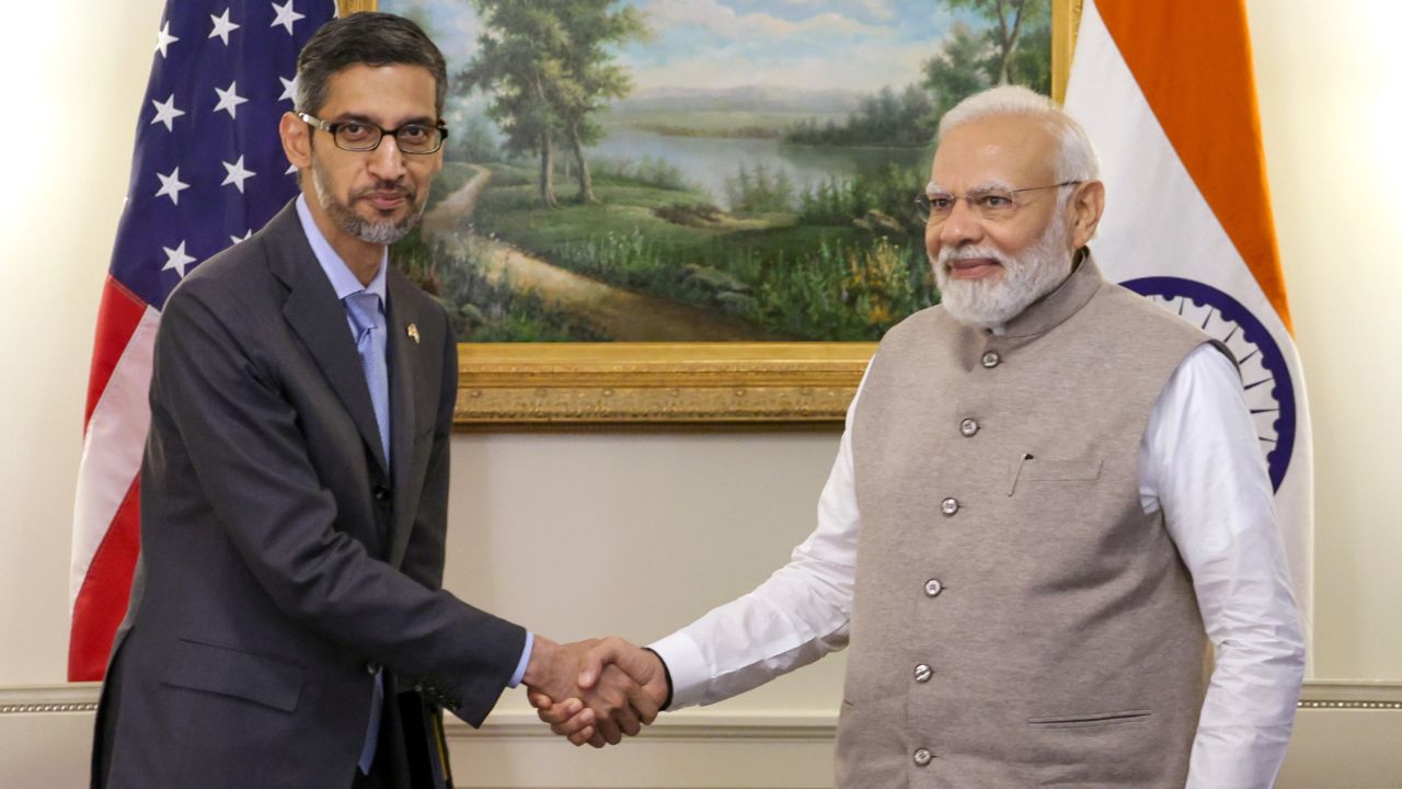 भारतात आल्यानंतर Sundar Pichai यांची मोठी घोषणा! Google भारतात करणार १.२५ लाख कोटी रुपयांची गुंतवणूक