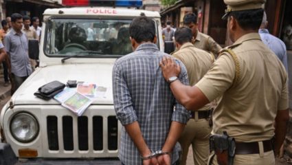 Mumbai Local News: मुंबई लोकलमध्ये बुर्का घालून घुसलेल्या नराधमाचा पर्दाफाश; पोलिसांनी असा लावला छडा