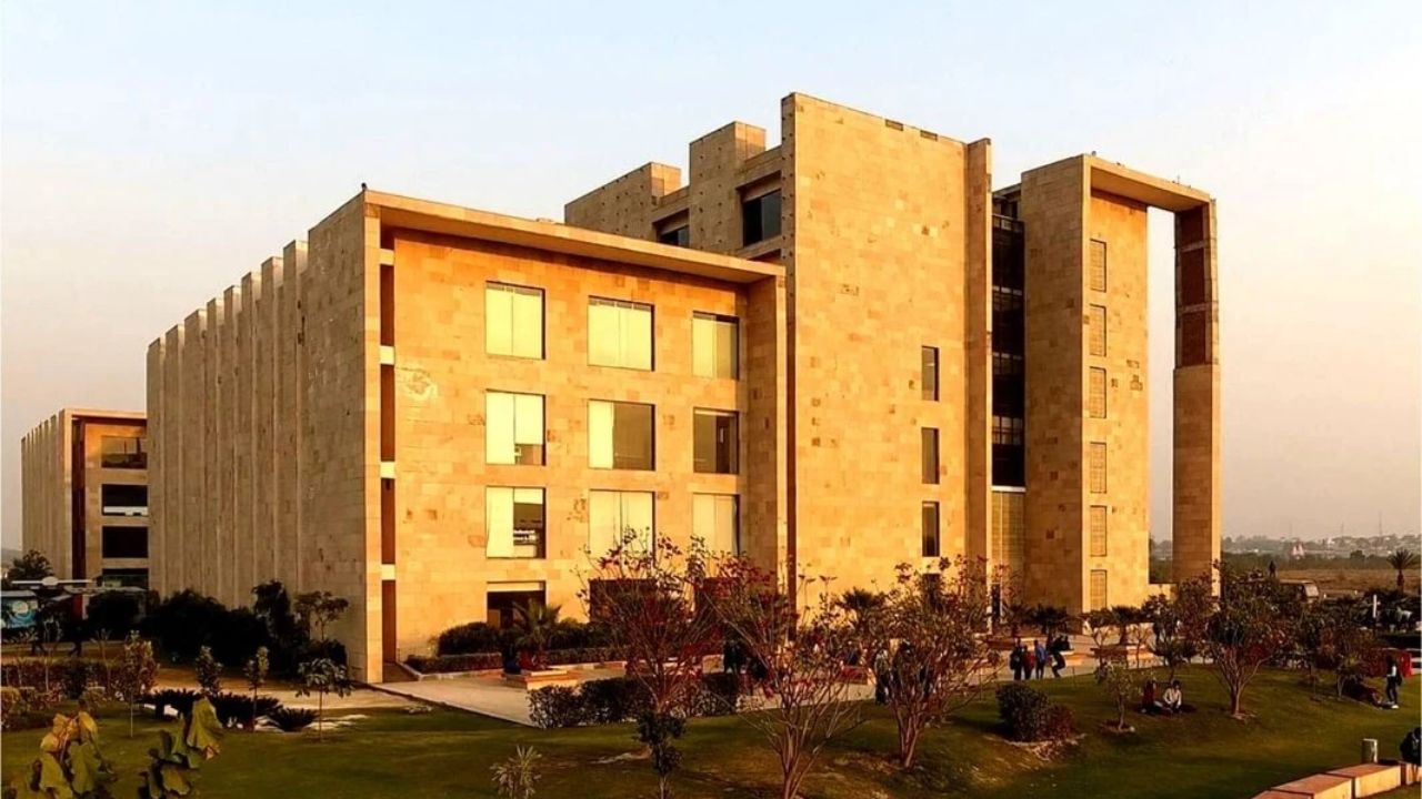 Galgotias Robo Case: ‘गलगोटिया रोबो’ने भारताची मान खाली झुकवली!  एआय समिटमध्ये देशाची बदनामी