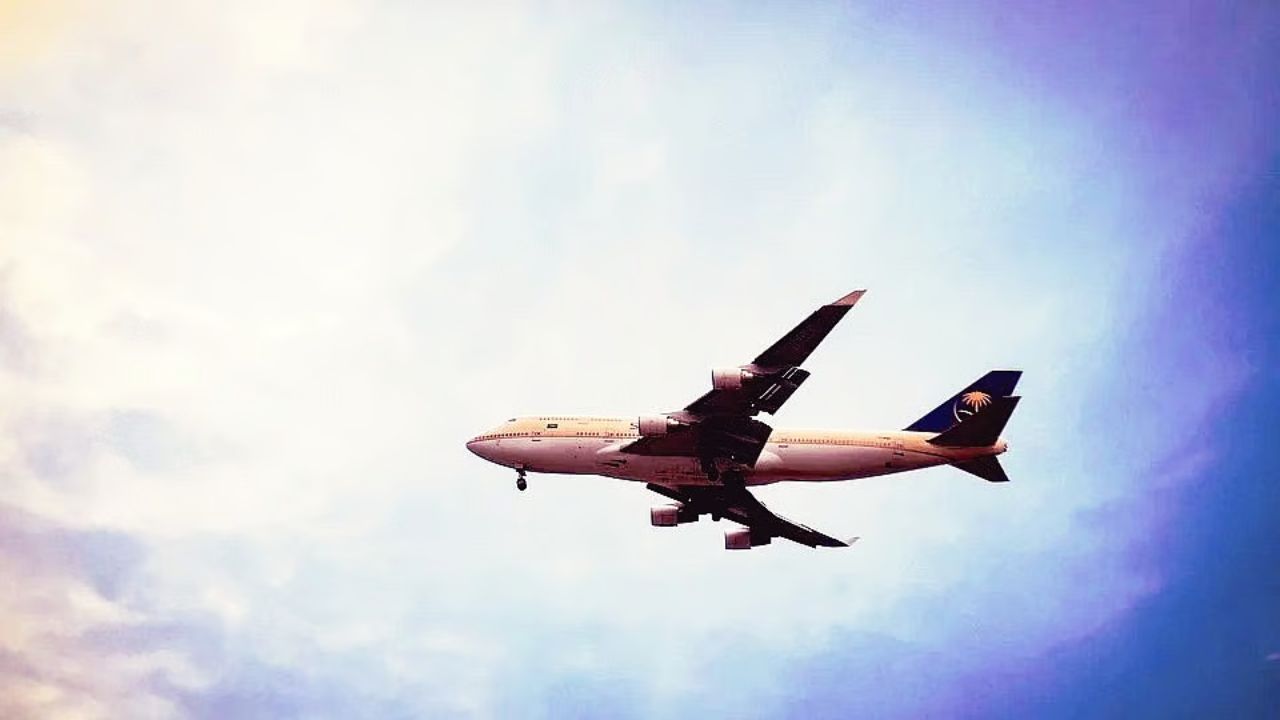 New Air Ticket Refund Rules: विमान प्रवाशांना मोठा दिलासा! ४८ तासांच्या आत तिकीट कॅन्सल केल्यास ‘नो चार्ज’; DGCA कडून नियमांत बदल