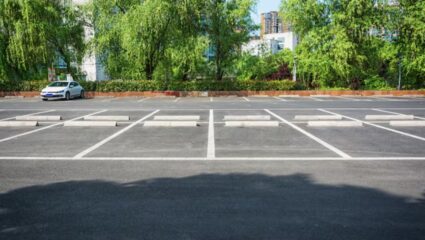 आता होणार ‘स्मार्ट पार्किंग’! मोबाईल अॅपवरून होणार जागा बुक; पाहा किती असेल दर आणि कशी मिळेल सुविधा?