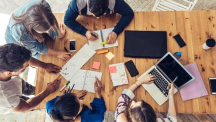 अभ्यासाचे टेबल कसे असावे? एकाग्रता वाढवण्यासाठी फॉलो करा ‘या’ महत्वाच्या टिप्स, यशासाठी महत्त्वाची सवय