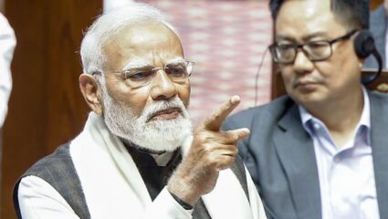 PM Narendra Modi: “किती दिवस जगाला फसवणार…”, पंतप्रधान मोदींनी शायरीतून विरोधकांना झापले; राज्यसभेतील Video व्हायरल