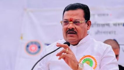 “हेलिकॉप्टरचा वापर रिक्षासारखा…”, मंत्री Sanjay Shirsat संतापले; खासगी कंपन्यांच्या कार्यक्षमतेवर प्रश्नचिन्ह उपस्थित