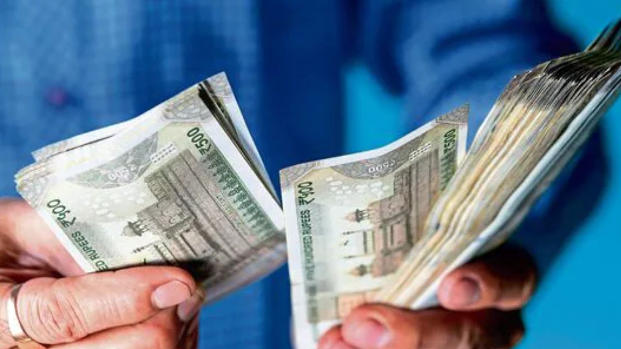 करोडपती विसरा, आता बना 10,00,00,000  मालक! 15 वर्षांत स्वप्न पूर्ण करण्यासाठी किती करावी लागेल SIP?  वाचा सविस्तर