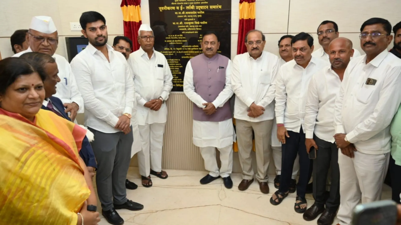 पालकमंत्री राधाकृष्ण विखे पाटलांची महाविकास आघाडीवर ‘कडवी’ टीका!; म्हणाले, “बँका उद्ध्वस्त…”