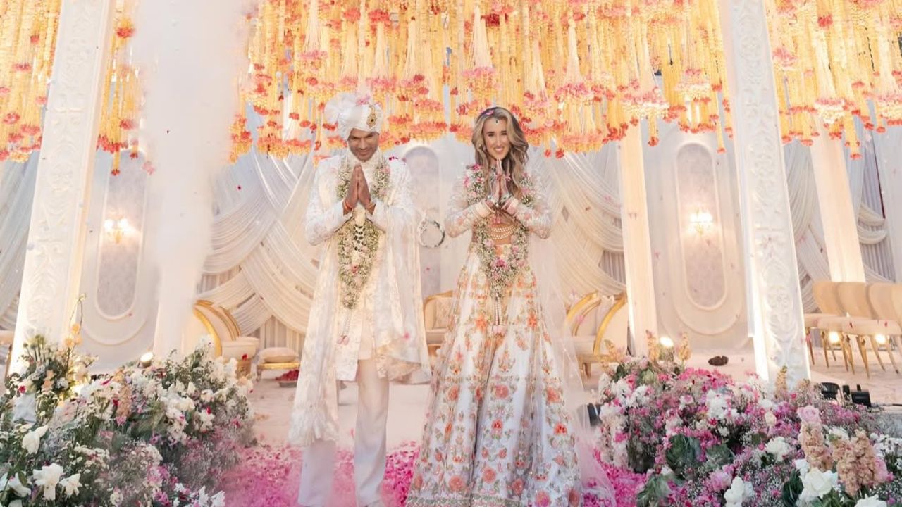 दोघेही सोशल मीडियावर खूप सक्रिय आहेत आणि वारंवार एकमेकांसोबतचे फोटो आणि रील शेअर करतात. गेल्या महिन्यात १२ जानेवारी रोजी त्यांनी लग्न केले. त्यानंतर धवनने २१ फेब्रुवारी २०२६ रोजी सोफीशी लग्न केले. युजवेंद्र चहलने लग्नाचे अनेक फोटो शेअर केले आणि कॅप्शन दिले की,