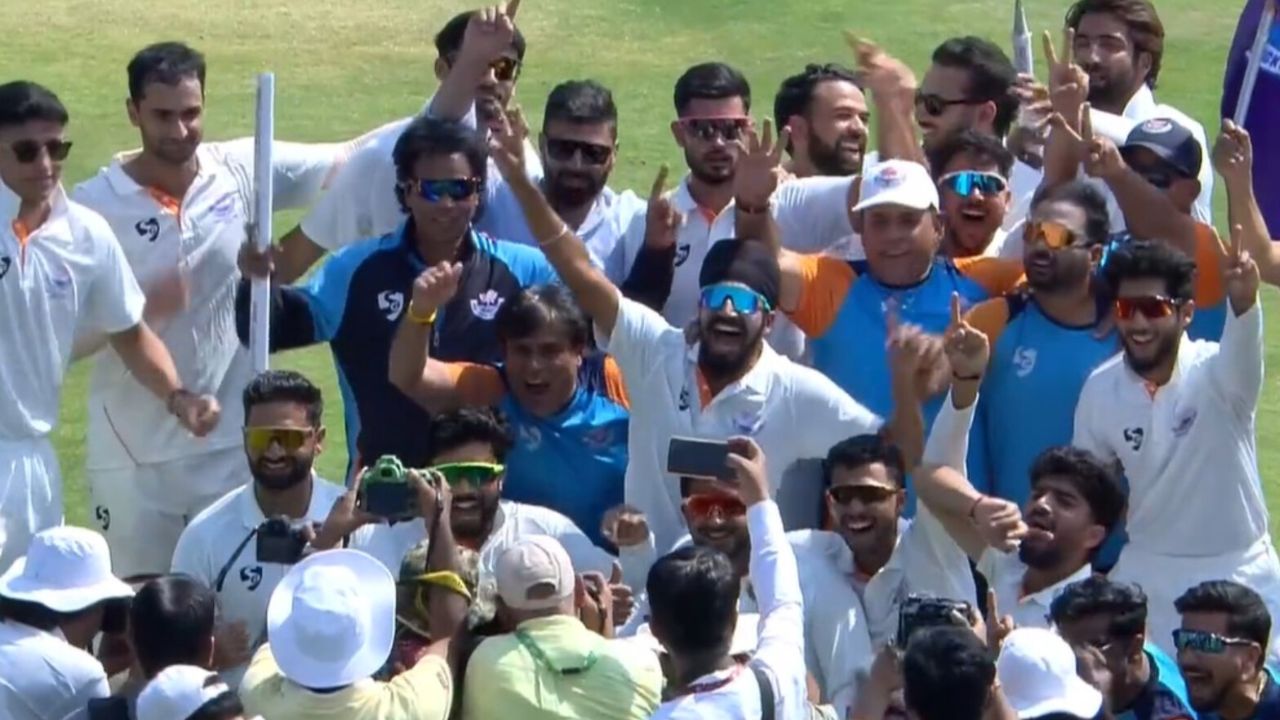 66 वर्षाचा दुष्काळ संपला…जम्मू आणि काश्मीरने कर्नाटकला हरवून Ranji Trophy 2025-26 च्या स्पर्धेचे विजेतेपद केले नावावर