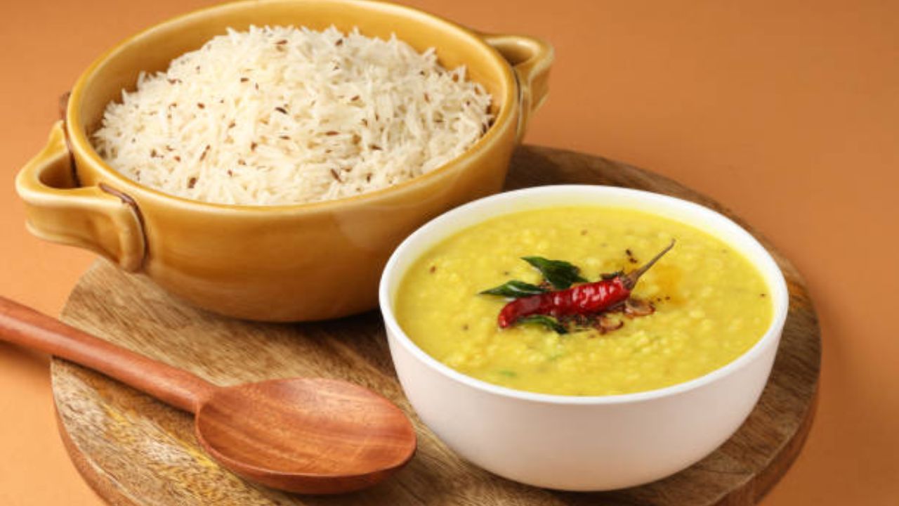 अन्नपुरवठा करताना  कंत्राटे कामे कमीत कमी बोली लावणाऱ्या लोकांना दिली जातात. नफा मिळवण्यासाठी ठेकेदार निकृष्ट दर्जाचे धान्य किंवा भाज्यांचा वापर जेवण बनवतना करतात. 