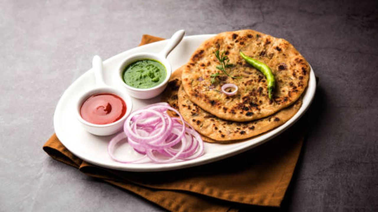 कांद्याचा पराठा बनवताना आतील सारण बाहेर येते? मग ‘ही’ सोपी पद्धत वापरून झटपट बनवा कुरकरीत पराठा, नोट करा रेसिपी