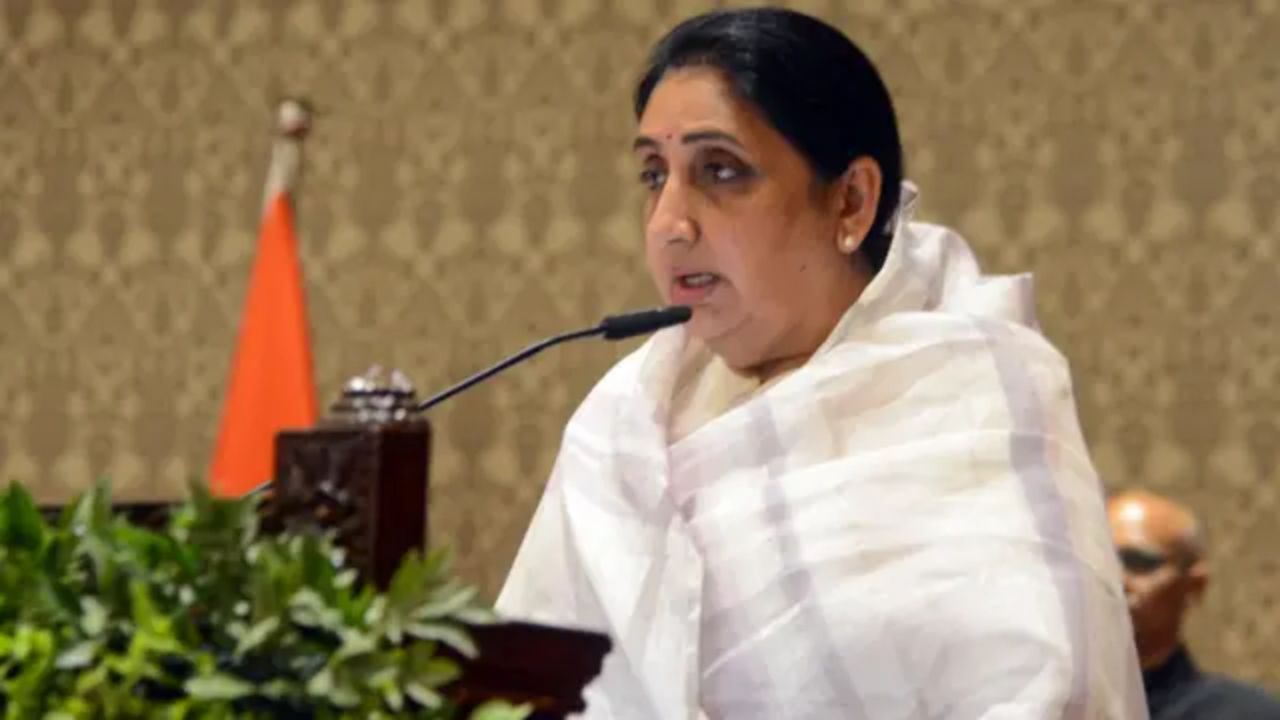 उपमुख्यमंत्री सुनेत्रा पवार यांची मोठी घोषणा! ऊसतोड कामगारांच्या मुलांसाठी ११ शासकीय वसतिगृहांचे होणार बांधकाम