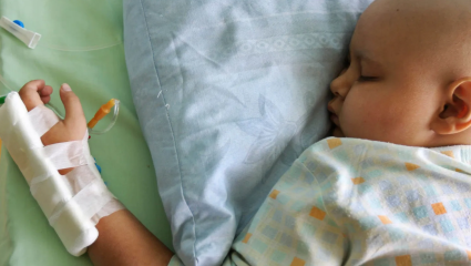 पालकांनो दुर्लक्ष करू नका! वारंवार ताप, वजन घटतंय?, मुलांमधील कॅन्सरची ‘ही’ असू शकतात सुरुवातीची लक्षणं