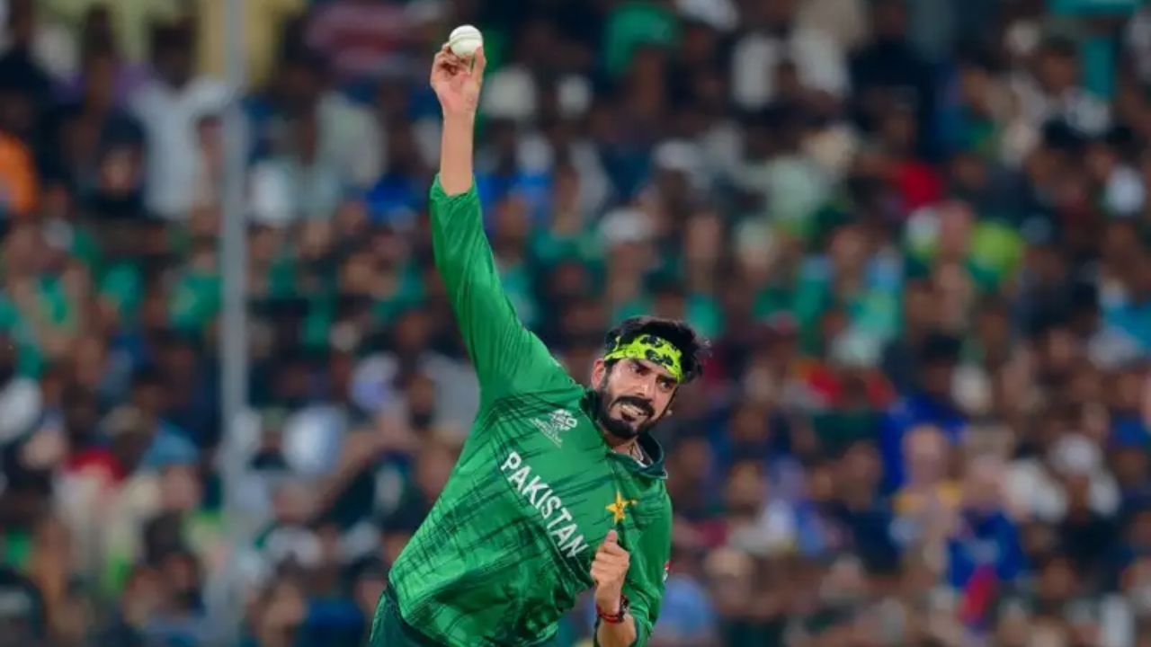 IND vs PAK : उस्मान तारिकची बाॅलिंग अ‍ॅक्शन टीम इंडियासाठी मोठा धोका, धोनीने बदलले त्याचे आयुष्य