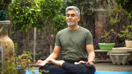 अंथरुणावर पडल्यानंतर लागेल शांत झोप! नियमित करा ‘ही’ योगासने, शरीरात दिसून येतील सकारात्मक बदल