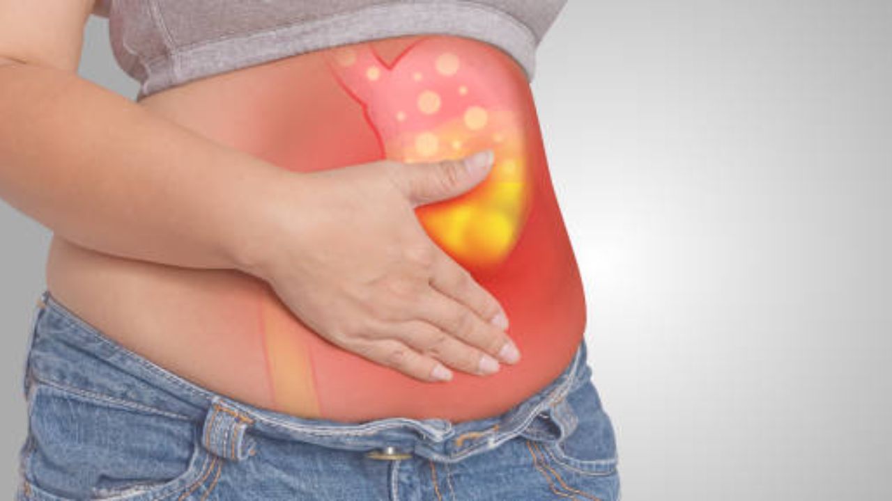 पोटात अल्सर झाल्यानंतर दिसून येतात ‘ही’ महाभयंकर लक्षणे, दुर्लक्ष न करता वेळीच करा उपचार