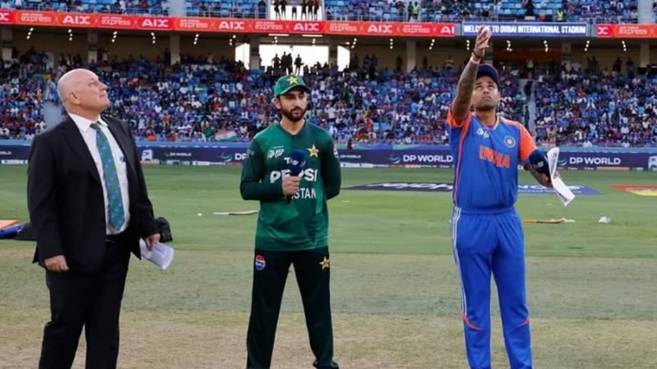 IND vs PAK Toss Update : भारतीय संघात मोठे बदल, पाकिस्तानने नाणेफेक जिंकले करणार गोलंदाजी! वाचा दोन्ही संघाची प्लेइंग 11