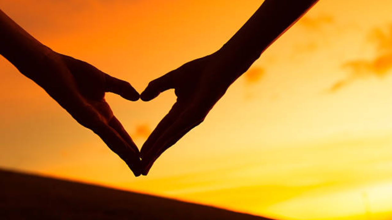 आयुष्याच्या प्रत्येक वळणावर मी तुला साथ देईन…! नात्यामधील विश्वास वाढवण्यासाठी जोडीदाराला द्या प्रॉमिस डे च्या शुभेच्छा